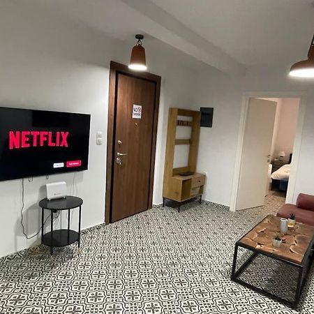 Family Apartment With Private Yard Next To Agios Dimitrios Church テッサロニキ エクステリア 写真