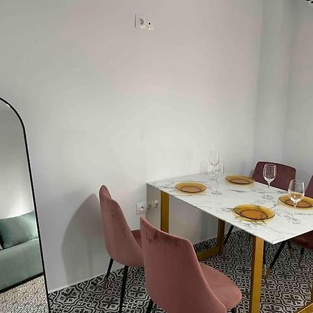 Family Apartment With Private Yard Next To Agios Dimitrios Church テッサロニキ エクステリア 写真