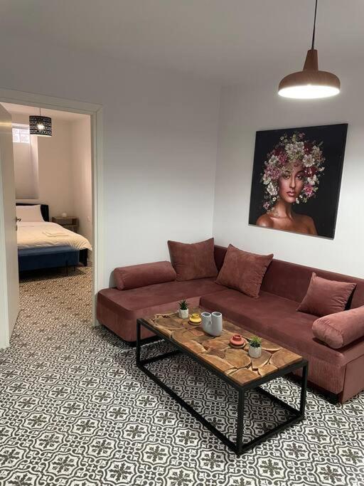 Family Apartment With Private Yard Next To Agios Dimitrios Church テッサロニキ エクステリア 写真