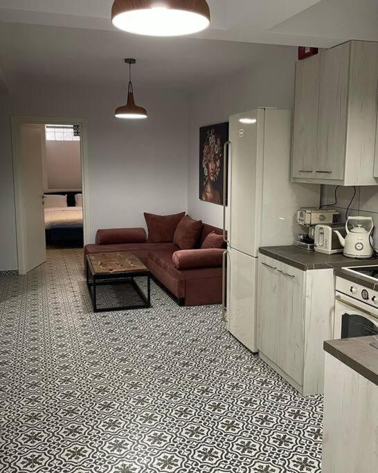 Family Apartment With Private Yard Next To Agios Dimitrios Church テッサロニキ エクステリア 写真