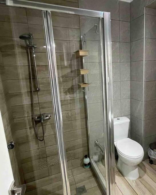 Family Apartment With Private Yard Next To Agios Dimitrios Church テッサロニキ エクステリア 写真