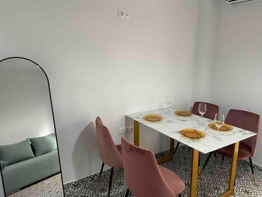 Family Apartment With Private Yard Next To Agios Dimitrios Church テッサロニキ エクステリア 写真