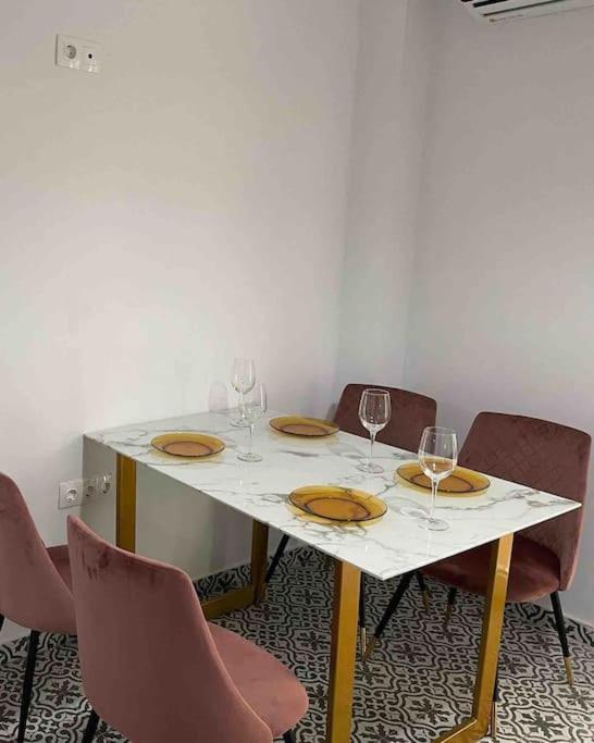 Family Apartment With Private Yard Next To Agios Dimitrios Church テッサロニキ エクステリア 写真